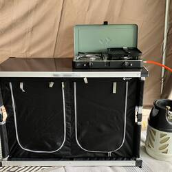 Zurück am Platz🏕️neue Aussenküche eingerichtet