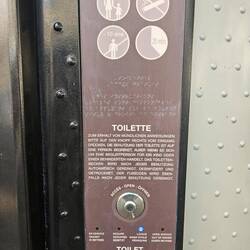 Sprechende und selbstreibigende öffentliche Toiletten - Chapeau!
