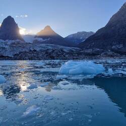 Icebergs and glaciers