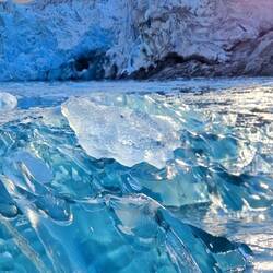 Icebergs and glacier in the background