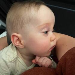 Wer nicht schlafen mag mustert lieber andere Fluggäste