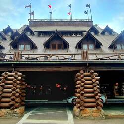 Old Faithful Inn