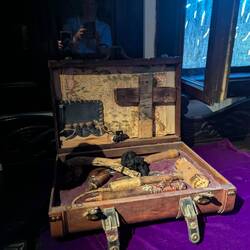 Ale został zestaw do polowania na wampiry (i odbicie w lustrze ????)