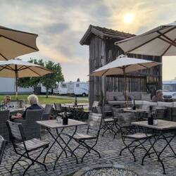 Auf geht's zum Heurigen