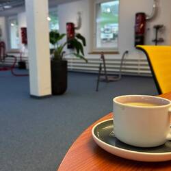 Während dem Einbau bekommen wir auch Kaffee