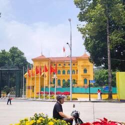 ...vorbei am Präsidentenpalast