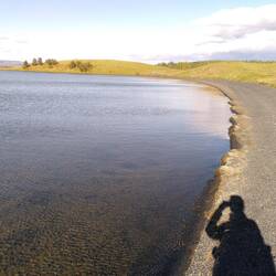 Versteckter schwarzer Strand