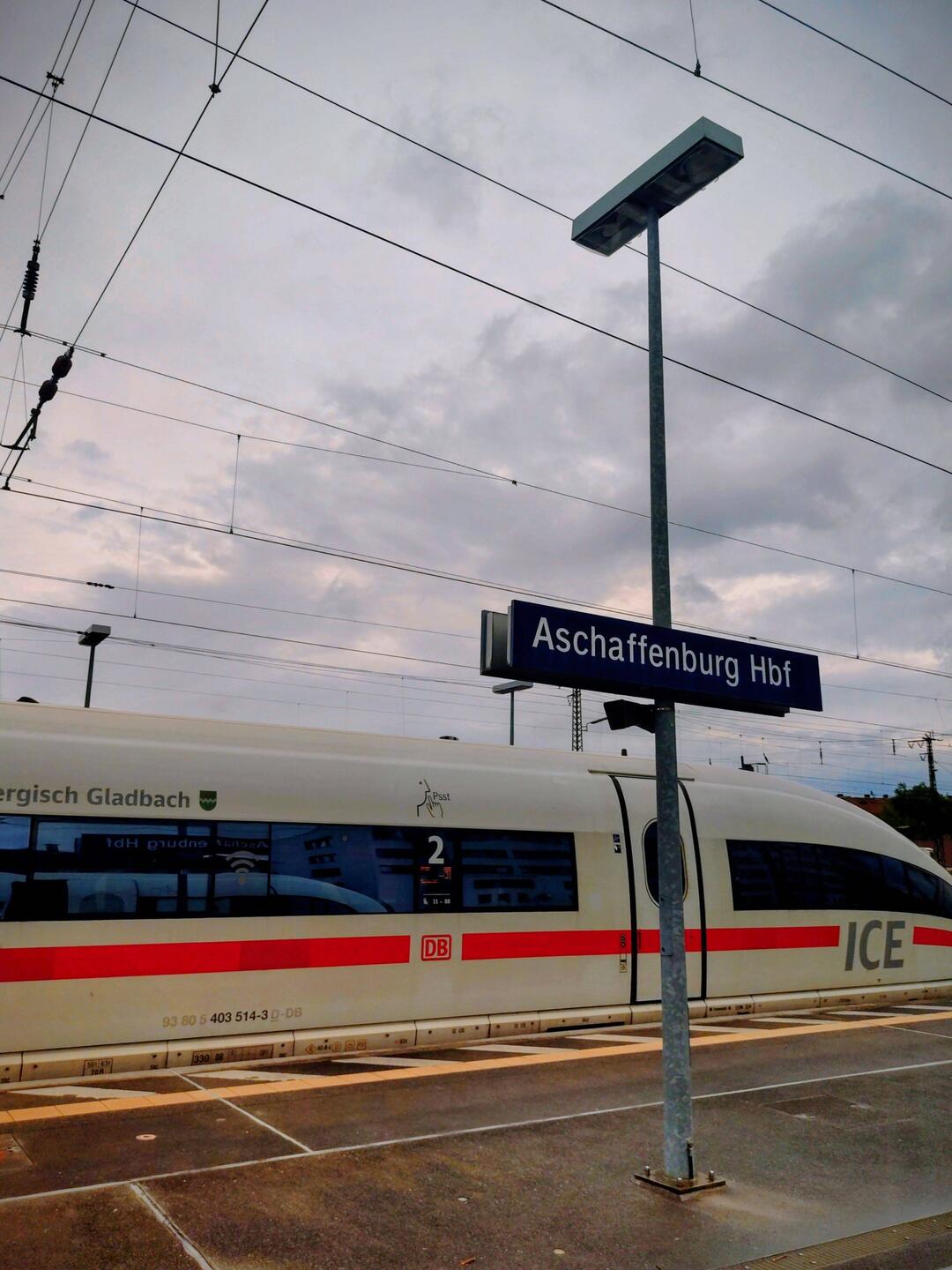 Ein kaputter Regionalzug legte vo4läufig die Bahnstrecke lahm