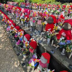Die „1000 Kosodate Jizō-son“