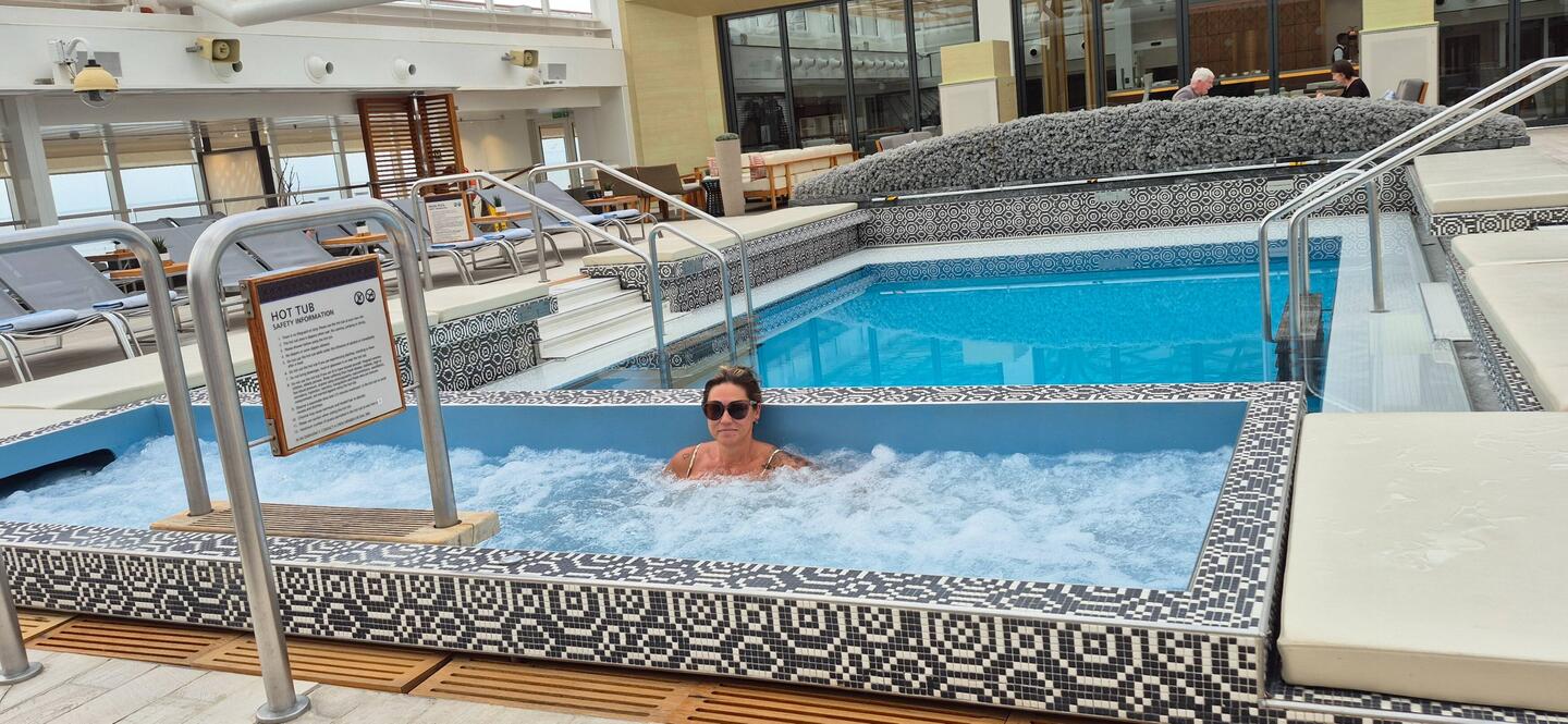 Everyone is out on tours so we have the spa to ourselves 🎉