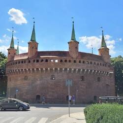 Festung Barbakan direkt vor dem Stadttor