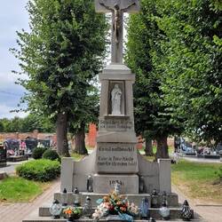 nach 80 Jahren nur noch wenige Spuren der Deutschen die ja über 500 Jahre hier lebten.