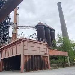 Die Musik hat der Herr übrigens selber mitgebracht