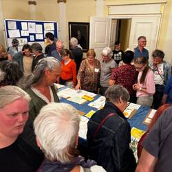 Der goldene Saal ist gut gefüllt