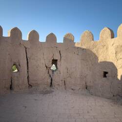 Die Elemente nagen an der Mauer, daher muss sie ständig erneuert werden.