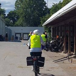 Modern mit E-Bike ...