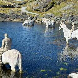 Kvalsvik Skulpturenpark. „Die steigende Flut“