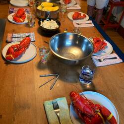 Einladung bei Kim(Tochter Dahlmann) und Robert , traditionell Lobster mit Mais und Kartoffelsalat!