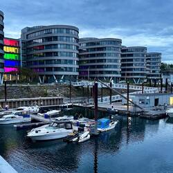 Die Marina Duisburg im Künstlerhafen.