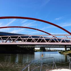 Der Rhein-Herne-Kanal hat ganz viele Brücken.