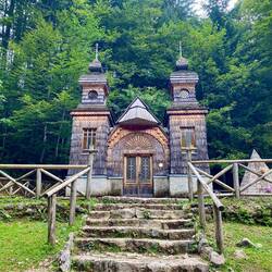 Russische Kapelle im Wald 🍂