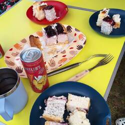 Käsekuchen begleitet von Kaffee und Pina Colada...läuft 😀😉!