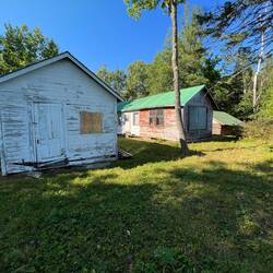 More buildings on the Hansen farm.