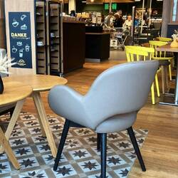 Kaffee- und Einkaufshalt. Kühlschrank und Bar🍾auffüllen