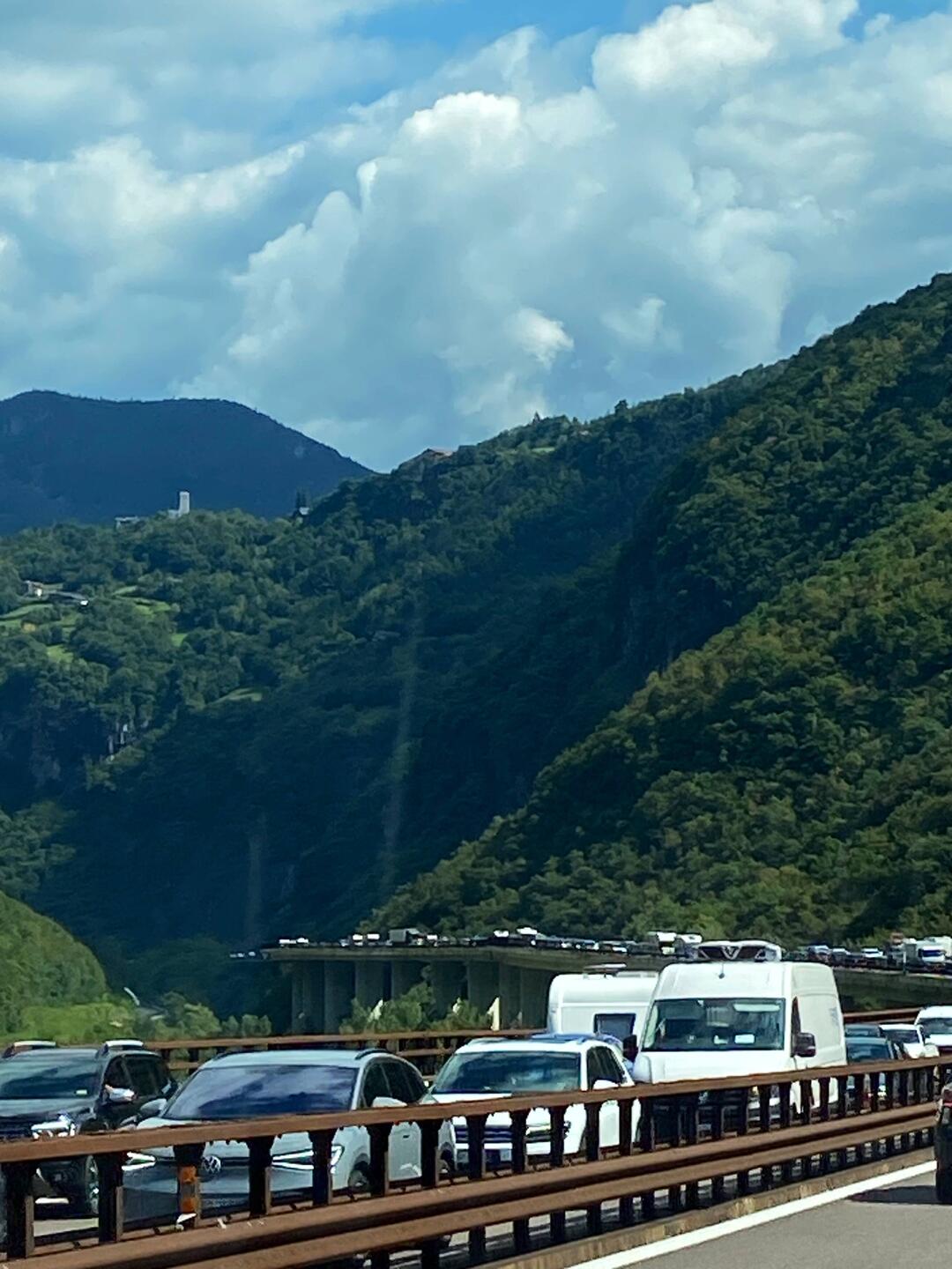 Stau auf der Gegenseite