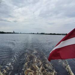 Wir haben eine Bootsfahrt auf der Daugava gemacht