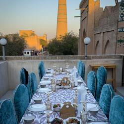 Abendessen mit Blick auf das Juma Minarett