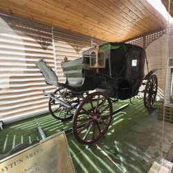 Diese Kutsche war ein Geschenk von Zar Alexander II. an Said Muhammad Rahim II. im Jahr 1876.