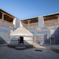 Jurte in einem Innenhof des Tasch Khauli Palasts für den Empfang nomadischer Gäste