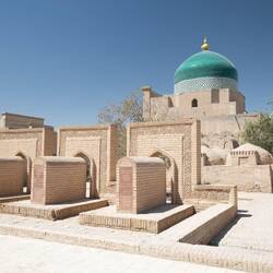 Die türkisfarbene Kuppel des Pahlavan Mahmoud Mausoleums