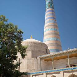 Das Islam Khoja Minarett vom Innenhof der Islam Khoja Medrese aus gesehen