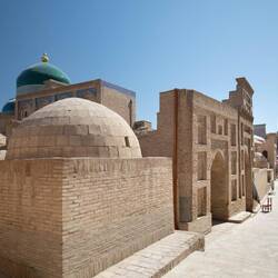 Durch das Tor geht es zum Pahlavan Mahmoud Mausoleum.