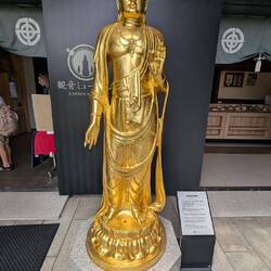 Statue von Sho-kannon Bosatsu Karinon-bosatsu ist eine der beliebtesten Gottheiten aus alten Zeiten
