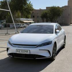 Ein BYD Han Elektroauto in Bukhara