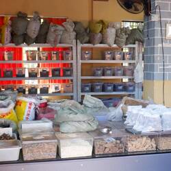 Eine Apotheke nach traditioneller chinesischer Medizin