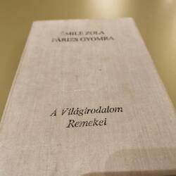 In einem alten Buch versteckt sich...