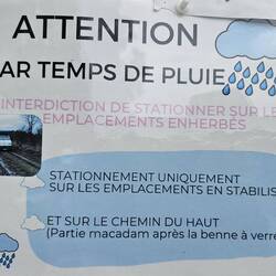 Bei starken Regenfällen sollte man sich einen Platz mit festem Untergrund aussuchen ☔️.