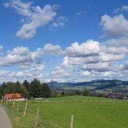 Kleiner Parkplatz für den Alpenblick