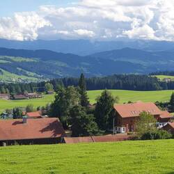 Alpenblick mit Lindenberg im Rücken