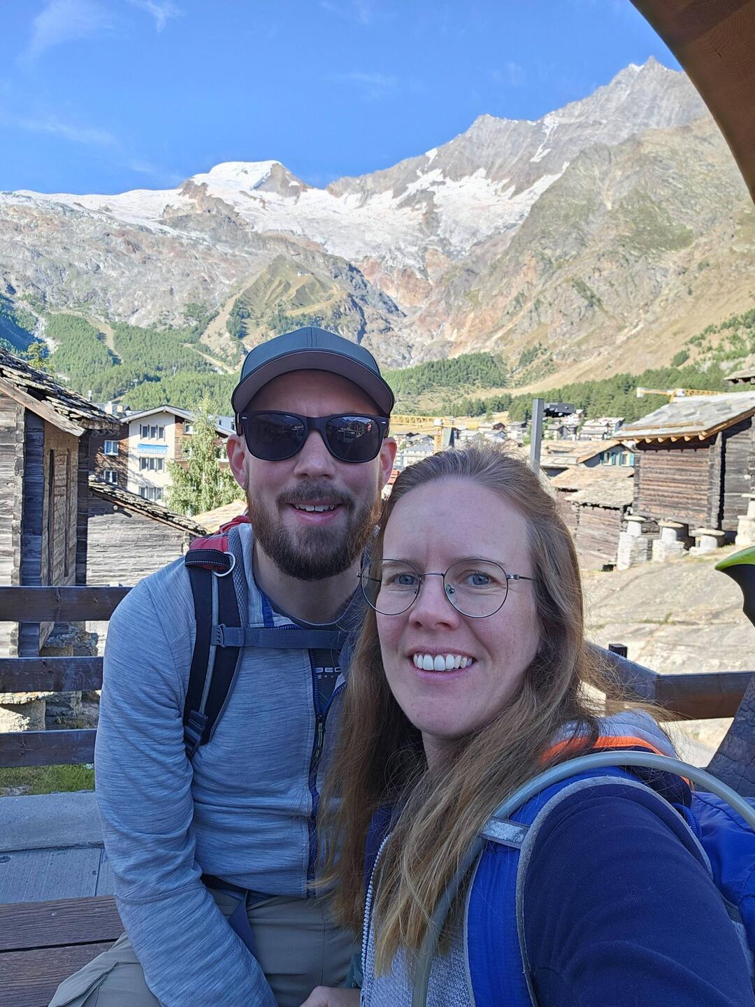Saas-Fee um Hintergrund