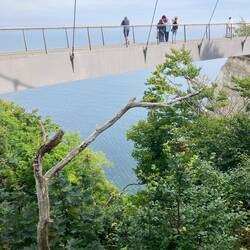 spannt über die Kreidefelsen hinaus, faszinierend und nur für Schwindelfreie