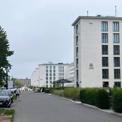 Jede 500m lang. Mit Kriegsbegin nur Rohbau fertig. Geld, Material+Mann wird anderswo gebraucht.