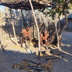 Der Dorfschmied sorgt für Waffen und Werkzeuge.