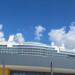 Was ein Schiff...mega lang.