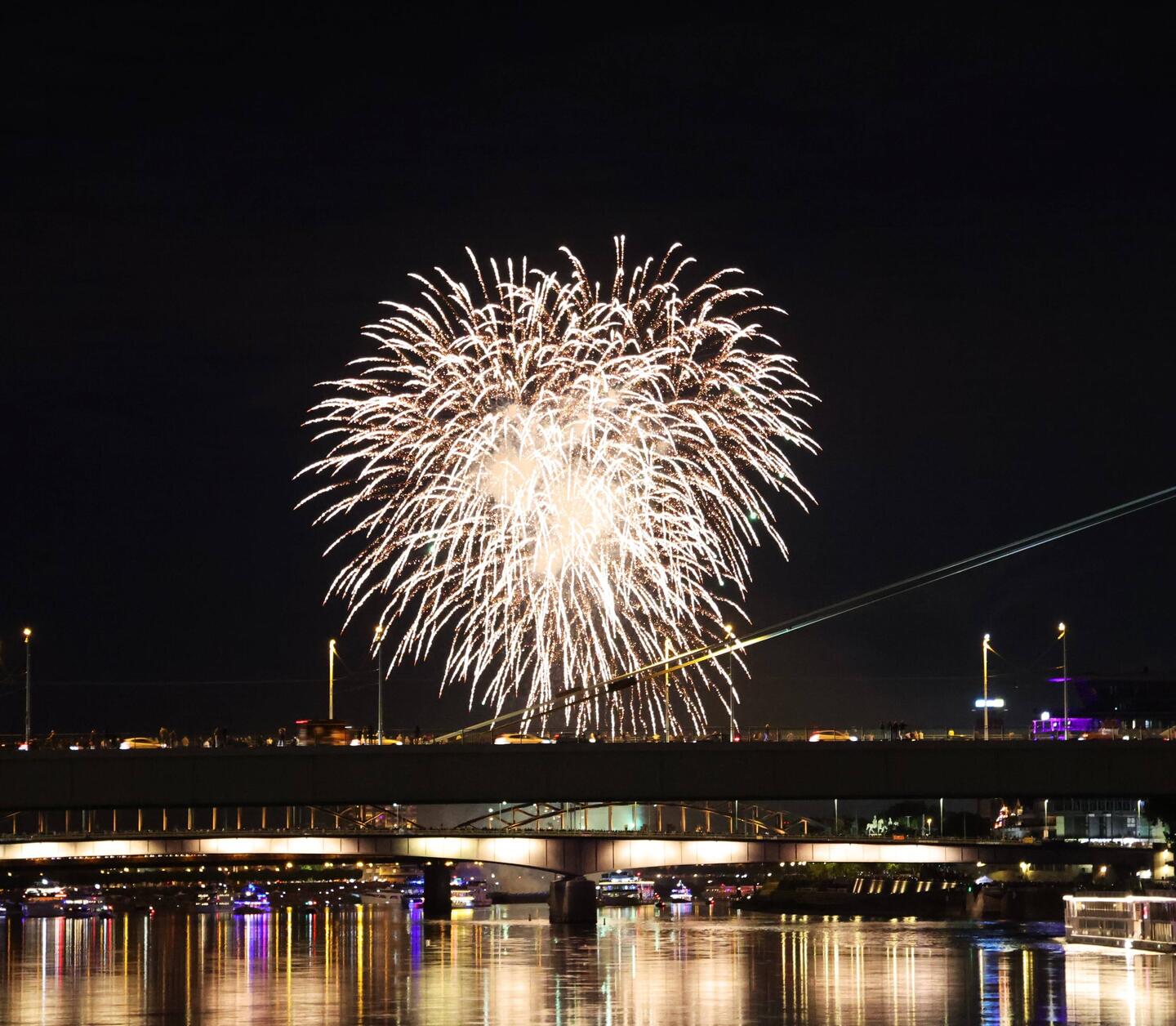 Köln verschönert unseren letzen Abend der Reise mit den "Kölner Lichtern".