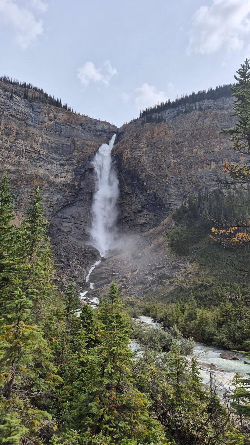 Der Takakkaw-Wasserfall ist schöner als der Name vermuten lässt